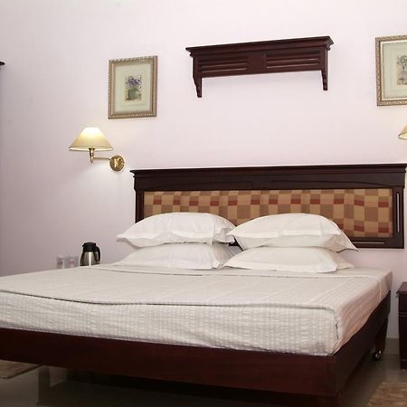 ออร์คิด เรซิเดนซี Hotel กัตตะยัม ภายนอก รูปภาพ