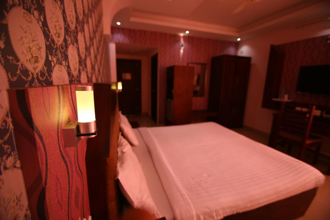 ออร์คิด เรซิเดนซี Hotel กัตตะยัม ภายนอก รูปภาพ